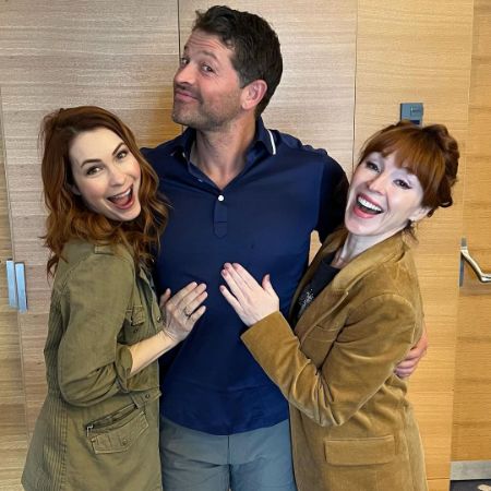 Calliope Maeve Day's mother Felicia Day took a picture with her Supernatural co-stars.